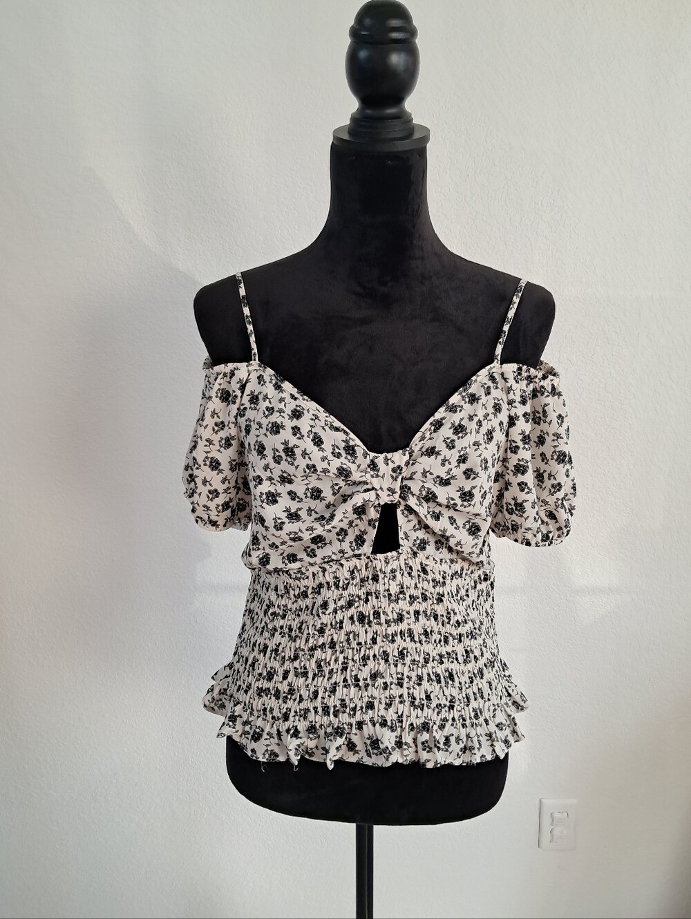 Sienna Sky Off Shoulder Crop Top XL Black White Floral Coquette Boho Cottagecore